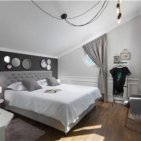 5 bedroom villa with pool near Pula, sleeps 10-12